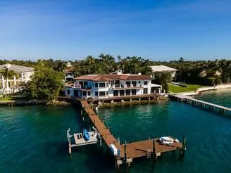 Luxury+Waterfront+Seawall+Inspection